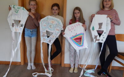 Kinder bauten Drachen